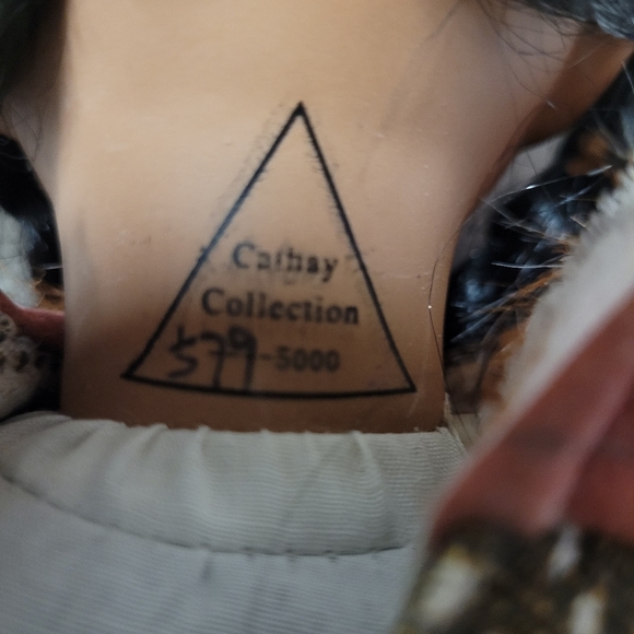 Cathay Collection Indian Porcelain Doll, sitting on a swing - Picture 7 of 7